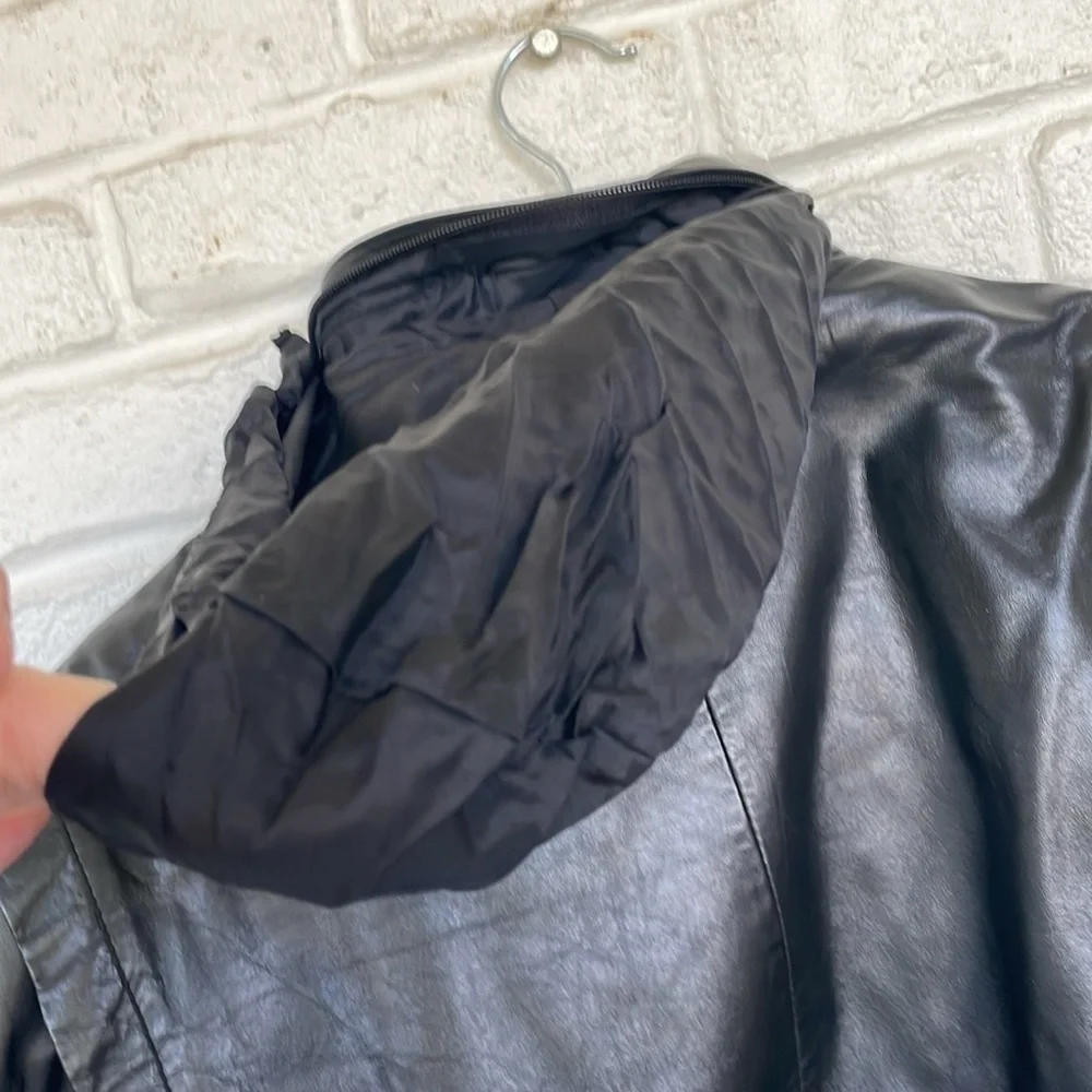 Bermans Vintage 1980s Leather Black Leather 44L Bomber Moto Jacket